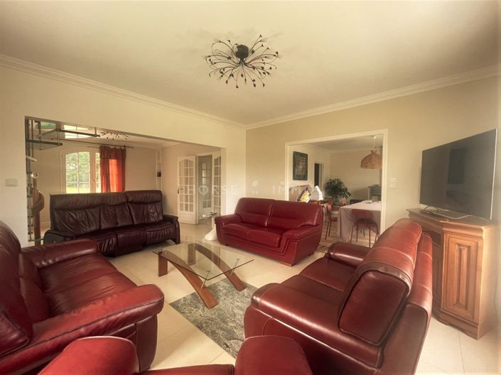 Image No.8-6 Bed House for sale