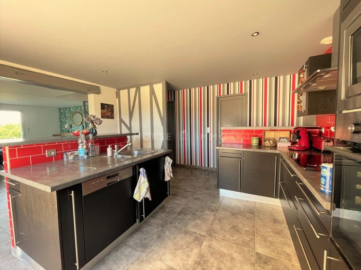 Image No.8-4 Bed House for sale