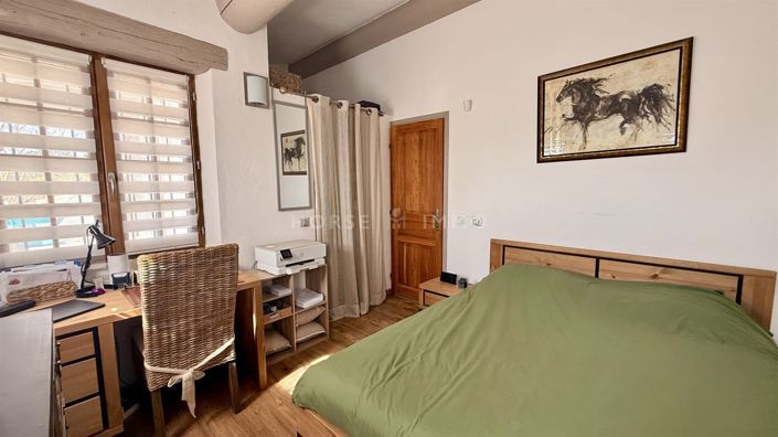 Image No.10-3 Bed House for sale