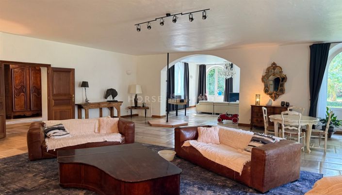 Image No.8-7 Bed House for sale