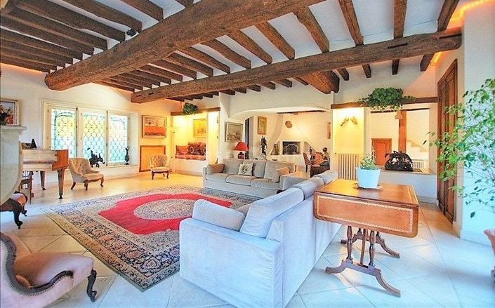 Image No.6-7 Bed Property for sale