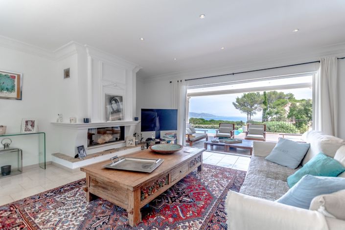 Image No.2-6 Bed House for sale