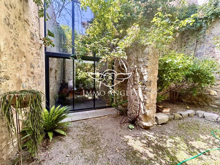 Image No.10-6 Bed Property for sale