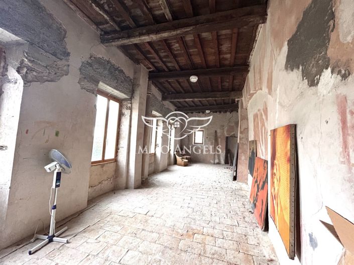 Image No.11-6 Bed Property for sale