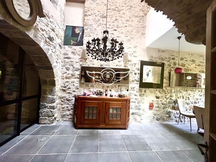 Image No.15-6 Bed Property for sale