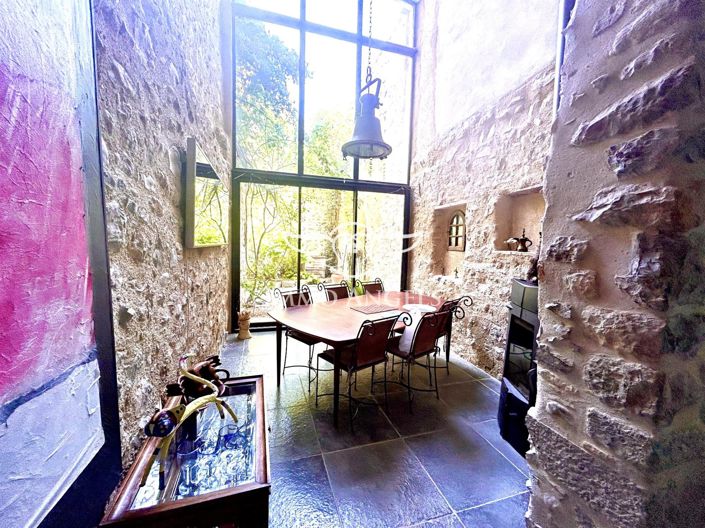 Image No.2-6 Bed Property for sale