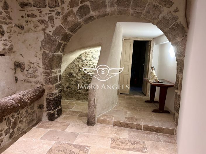 Image No.5-6 Bed Property for sale