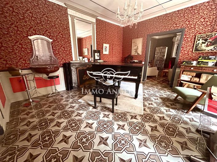 Image No.6-6 Bed Property for sale