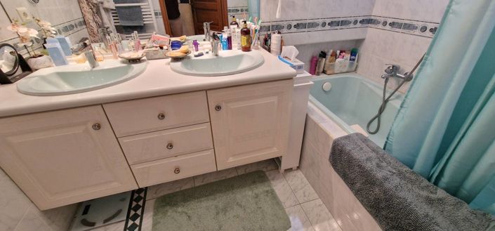 Image No.14-3 Bed House for sale