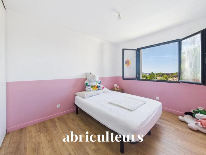 Image No.10-3 Bed House for sale