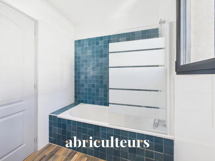 Image No.11-3 Bed House for sale