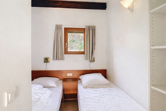 Image No.8-2 Bed House for sale