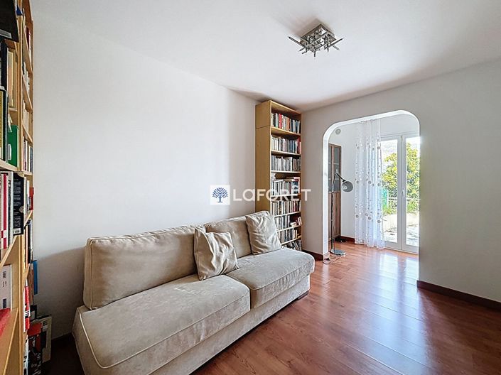 Image No.10-3 Bed House for sale