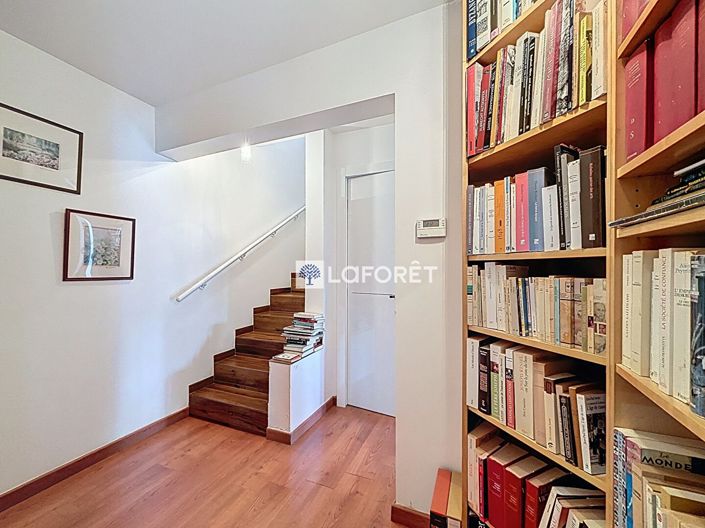 Image No.8-3 Bed House for sale