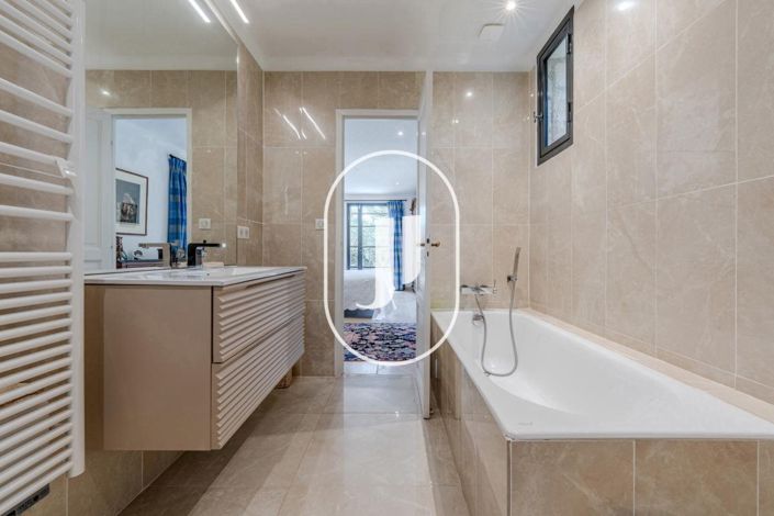 Image No.10-4 Bed House for sale