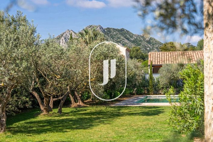 Image No.2-4 Bed House for sale