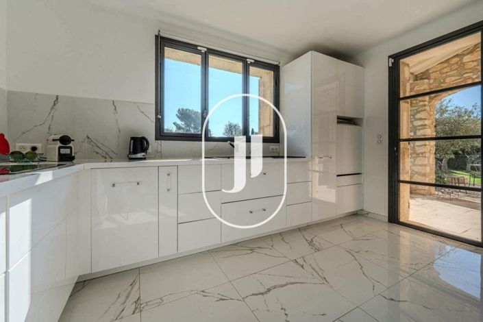 Image No.8-4 Bed House for sale