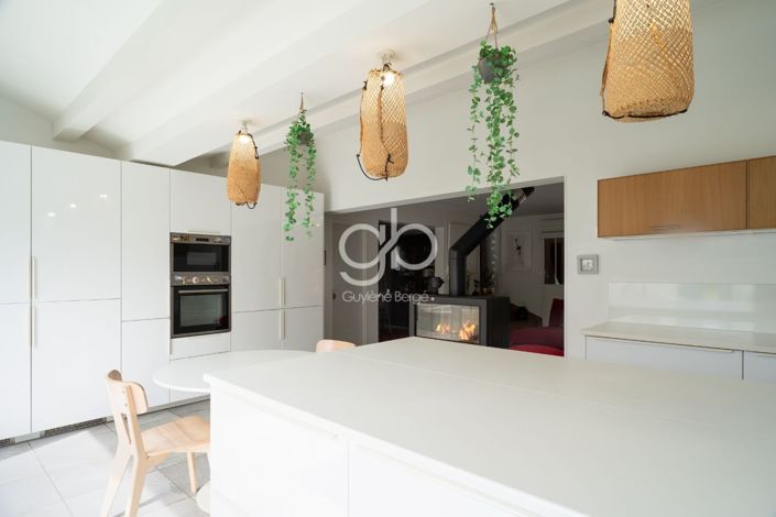 Image No.2-5 Bed House for sale