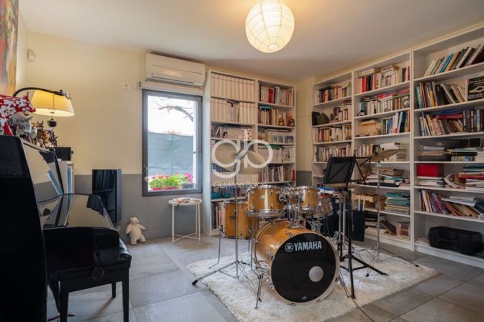 Image No.5-5 Bed House for sale