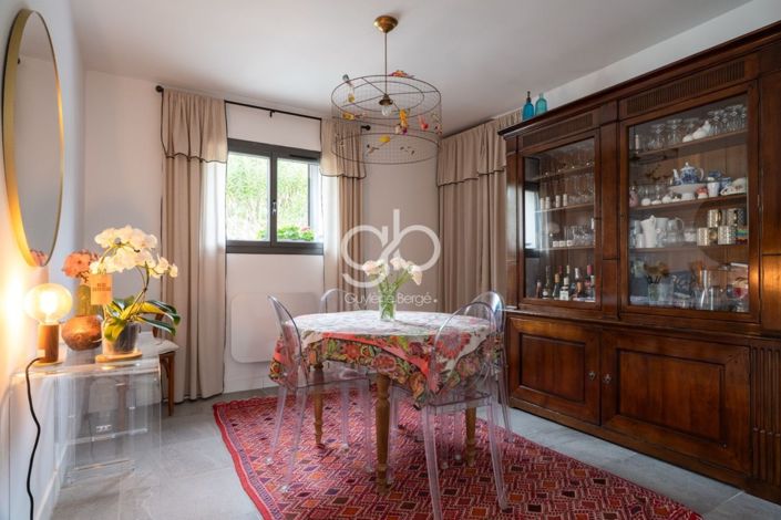 Image No.6-5 Bed House for sale