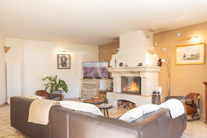 Image No.10-5 Bed House for sale