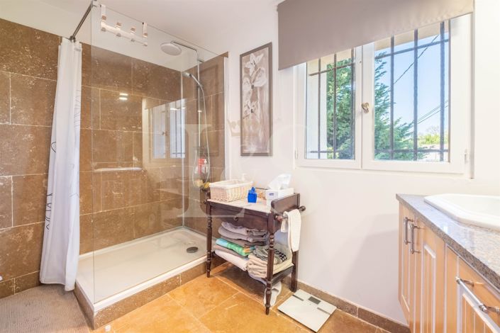 Image No.17-5 Bed House for sale