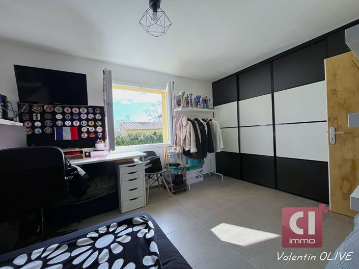 Image No.8-3 Bed House for sale