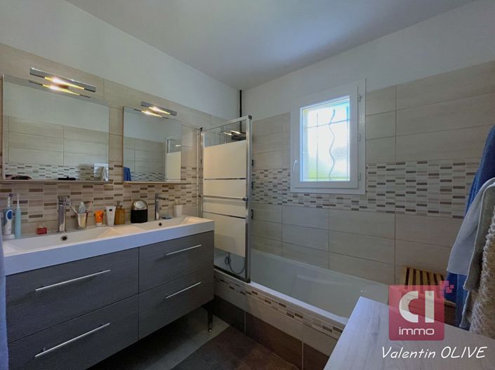 Image No.9-3 Bed House for sale