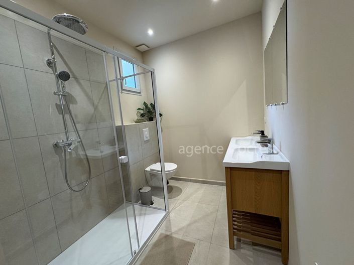 Image No.15-4 Bed House for sale