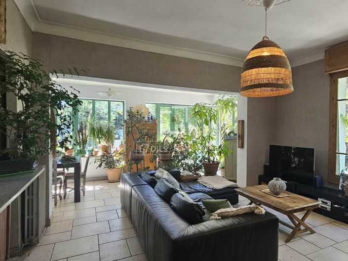 Image No.8-5 Bed House for sale