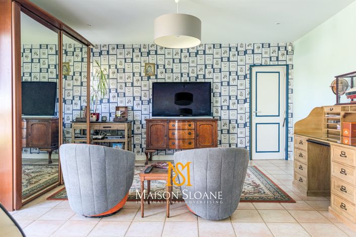 Image No.18-5 Bed House for sale