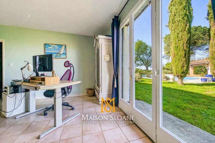 Image No.19-5 Bed House for sale