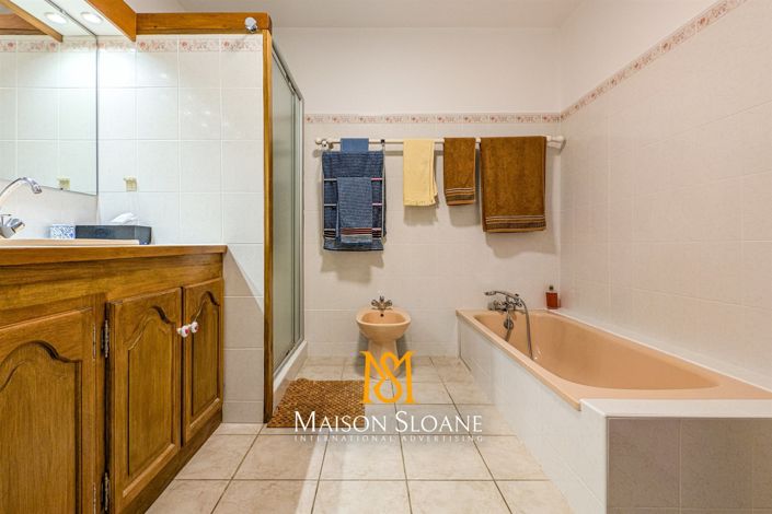 Image No.24-5 Bed House for sale