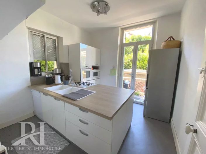 Image No.7-7 Bed House for sale