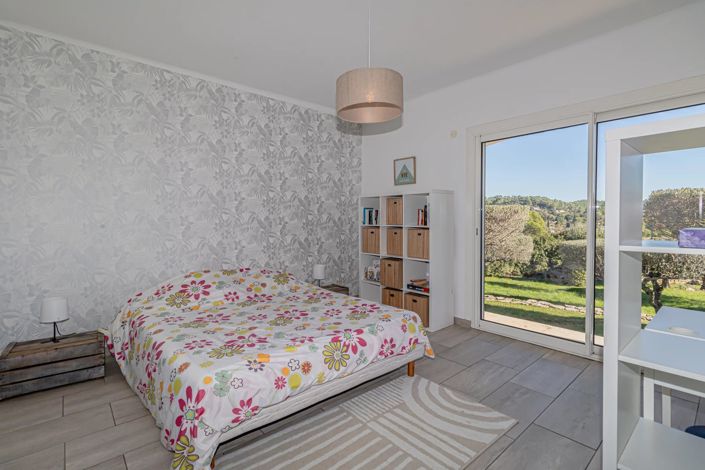 Image No.11-5 Bed House for sale