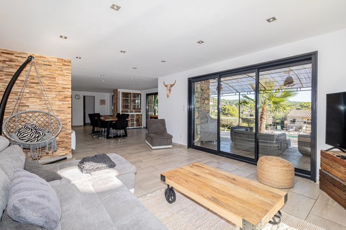 Image No.6-5 Bed House for sale