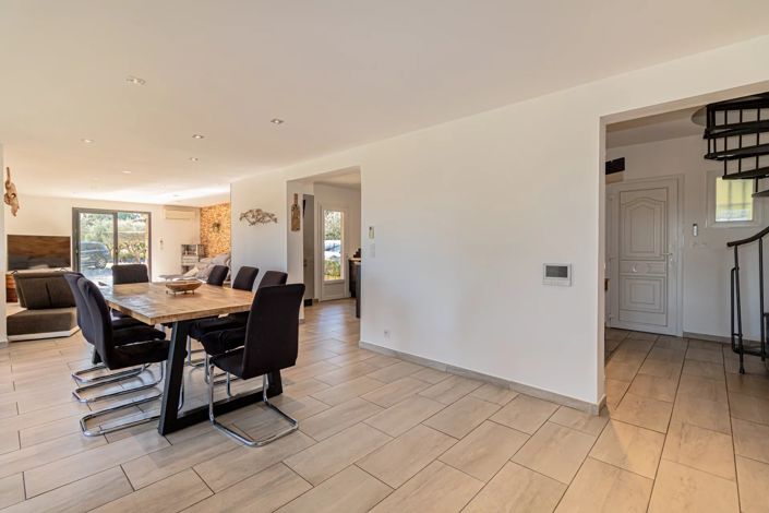 Image No.7-5 Bed House for sale