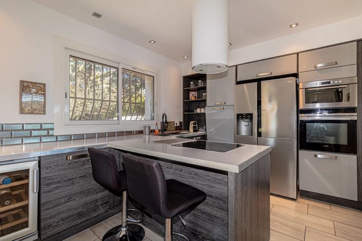 Image No.8-5 Bed House for sale