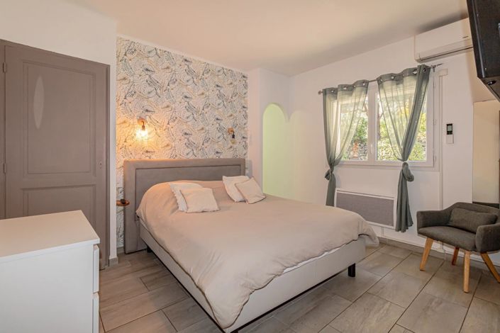 Image No.9-5 Bed House for sale