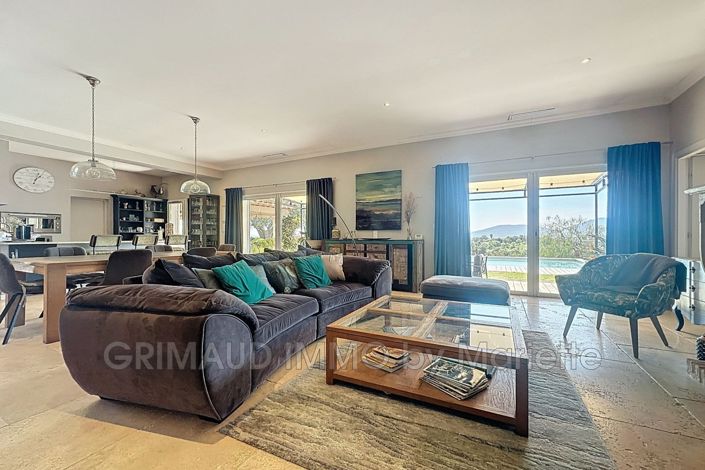 Image No.11-3 Bed House for sale