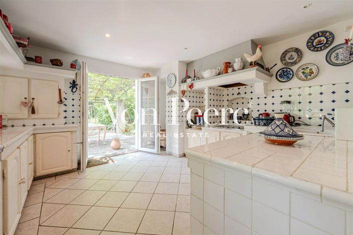 Image No.8-4 Bed House for sale