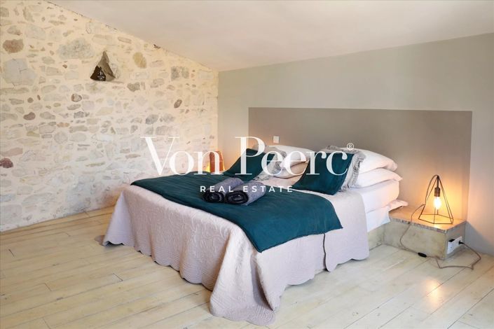 Image No.12-8 Bed House for sale