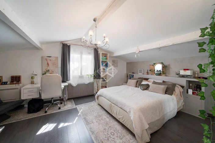 Image No.10-6 Bed House for sale