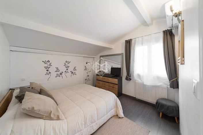 Image No.11-6 Bed House for sale