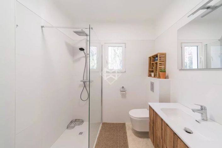 Image No.16-6 Bed House for sale