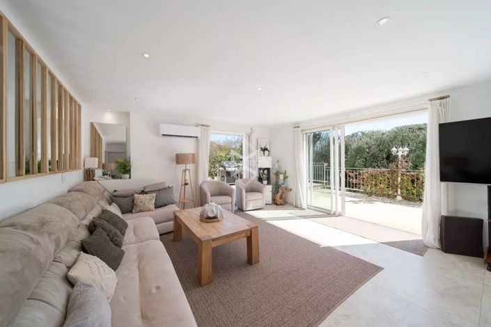 Image No.7-6 Bed House for sale