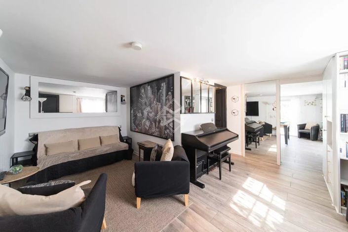 Image No.9-6 Bed House for sale