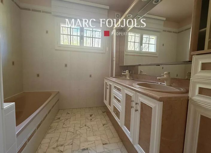 Image No.24-5 Bed House for sale