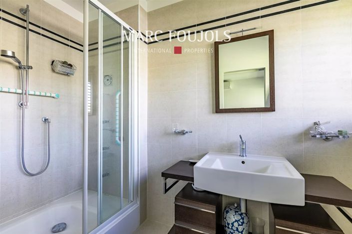 Image No.19-4 Bed House for sale