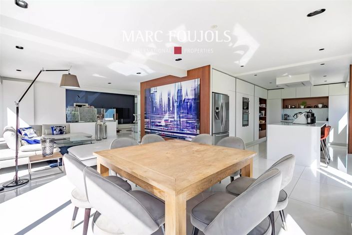 Image No.8-4 Bed House for sale